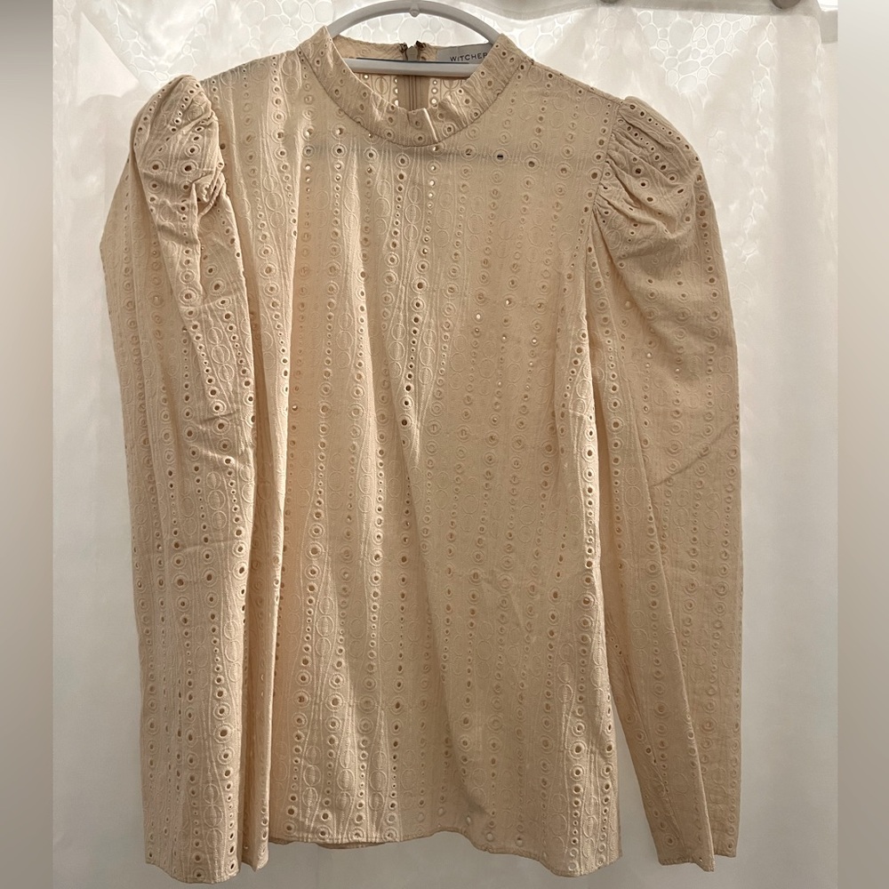 New top without tags, never worn. From Australia (USA medium)